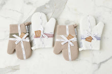 Load image into Gallery viewer, Oven Mitt, Vintage