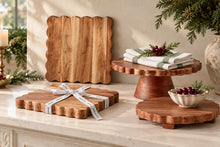 Load image into Gallery viewer, Natural Scalloped Cake Stand
