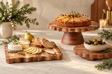 Load image into Gallery viewer, Natural Scalloped Cake Stand