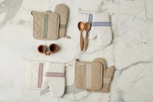 Load image into Gallery viewer, Oven Mitt, Vintage