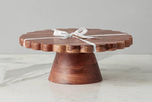 Load image into Gallery viewer, Natural Scalloped Cake Stand