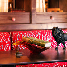 Load image into Gallery viewer, Sand Lion in Black 500 ex