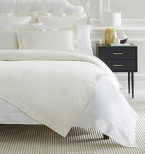 Load image into Gallery viewer, Full/Queen Blanket Cover 96X100 - Bari  Collection - By Sferra
