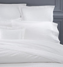 Load image into Gallery viewer, Queen Duvet Cover 88X92 - Sf Giza 45 Quatrefoil Collection - By Sferra
