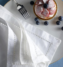 Load image into Gallery viewer, S/4 Dinner Napkins 22X22 - Acanthus Collection - By Sferra