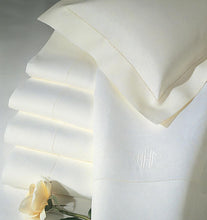 Load image into Gallery viewer, Twin Flat Sheet 74X114 - Classico Collection - By Sferra