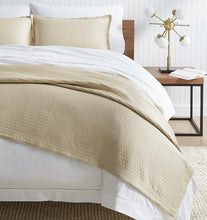 Load image into Gallery viewer, Full/Queen Coverlet 96X100 - Favo Collection - By Sferra