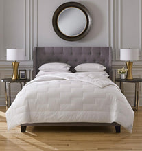Load image into Gallery viewer, Full/Queen Quilt 94X90 - Parson Collection - By Sferra