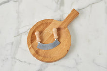 Load image into Gallery viewer, Scalloped Trivet Riser, Large Round, Natural (Copy)
